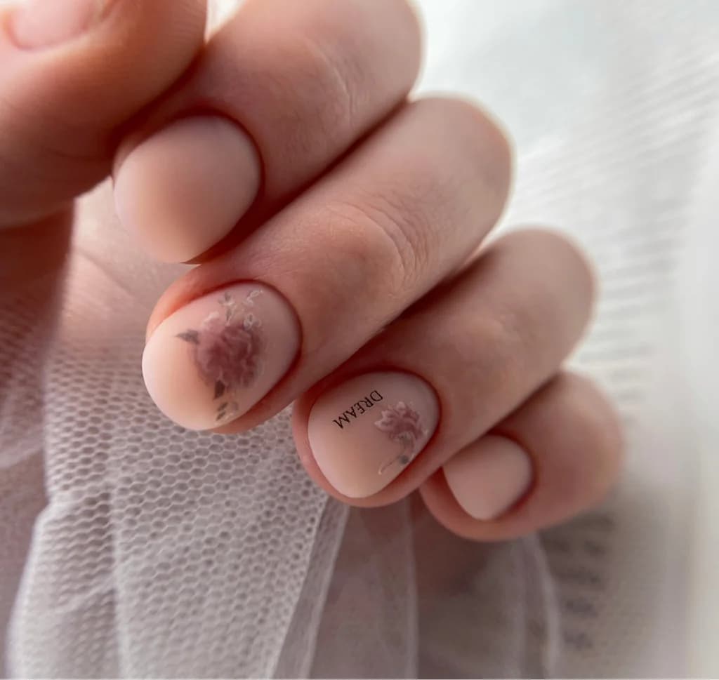 Фото услуги Наращивание ногтей ( короткая длина)