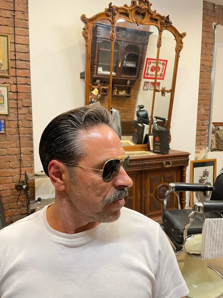 Ещё 3 фото услуги Classic haircut