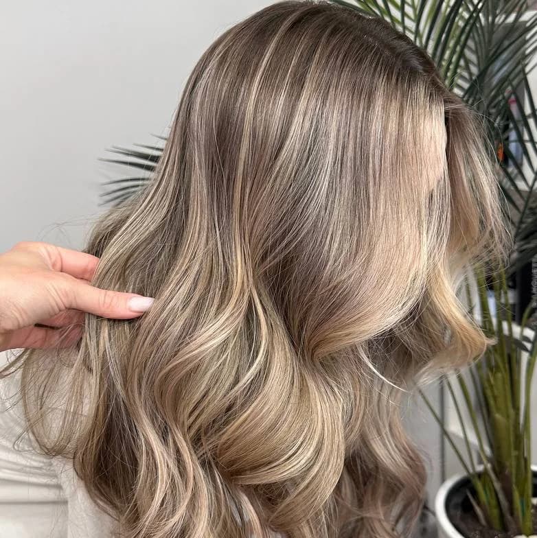 Фото услуги Shatuh/airtouch/ balayage/ супер мелкое мелирование (средняя длина)