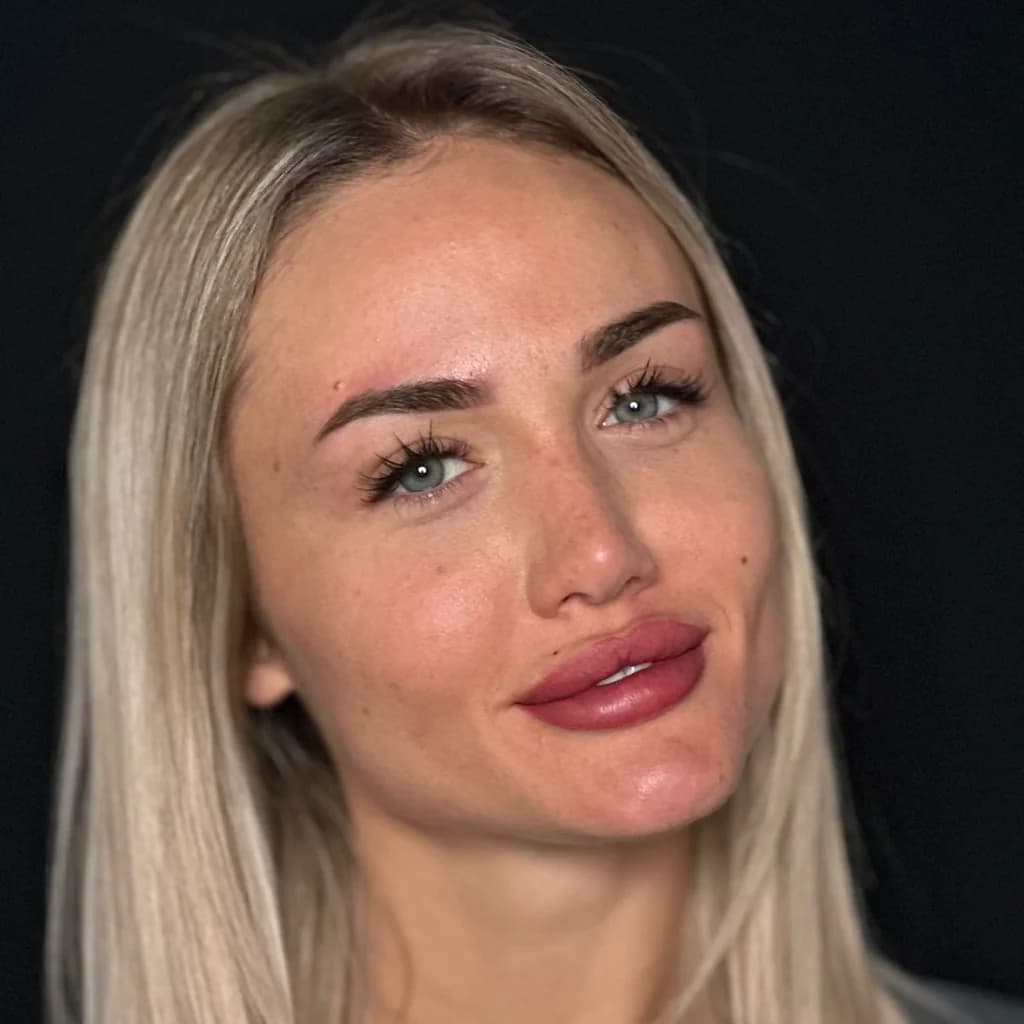 Записаться на услугу Перманентный макияж зона "брови"
