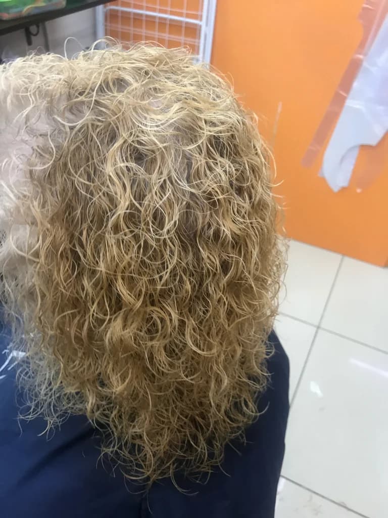 Фото услуги Химическая завивка (короткие волосы до 15 см.)