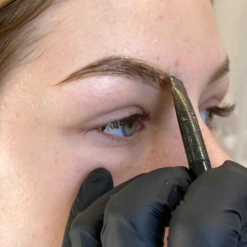 Записаться на услугу Окрашивание краской/хной бровей