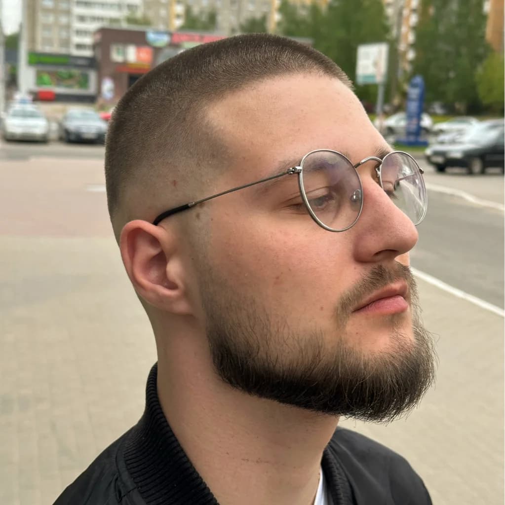 Записаться на услугу Моделирование бороды и усов