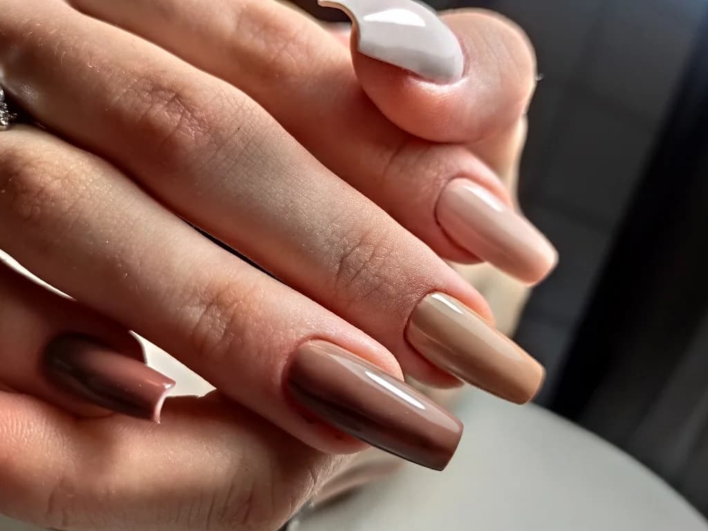 Ещё 3 фото услуги Инста квадрат+гель лак+(коррекц и доращивание уголков)+ маникюр+ гель лак+ снятие гель лака( снятие чужого покрытия+200₽)