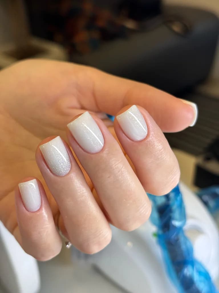 Ещё 2 фото услуги Комплекс маникюр с покрытием top master короткая длина