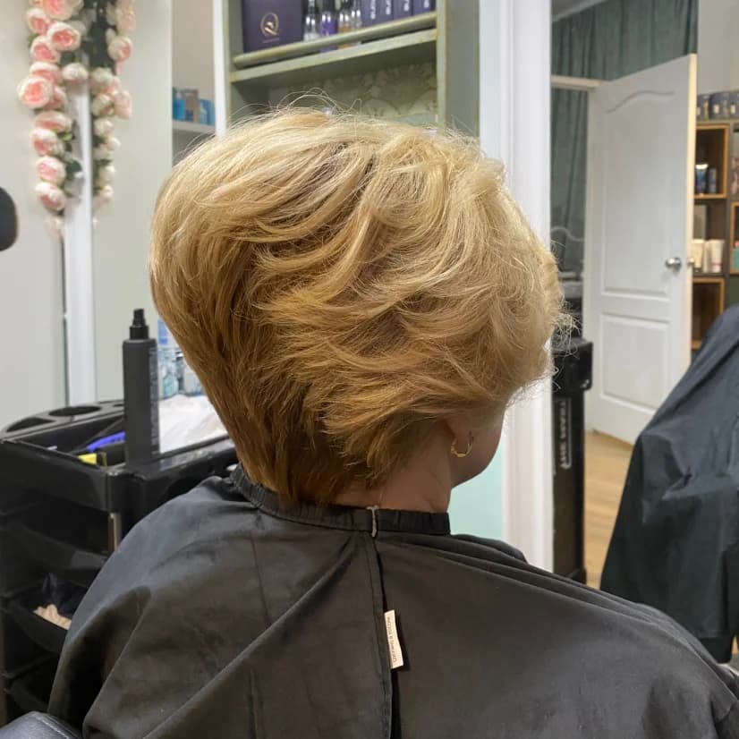 Фото услуги Блондирование, корни