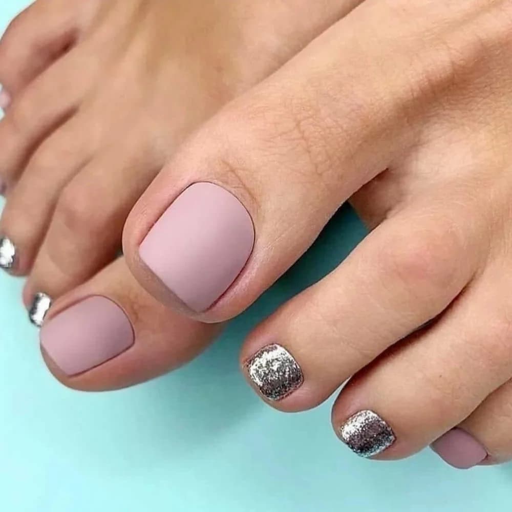 Фото услуги Педикюр + покрытие shellac со снятием