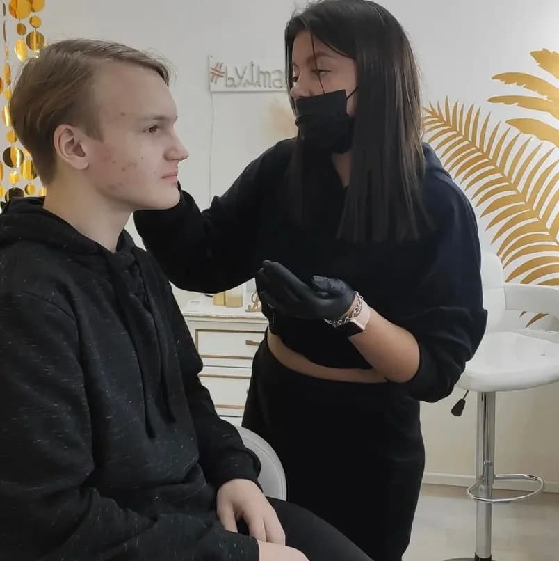 Записаться на услугу Мужская коррекция бровей