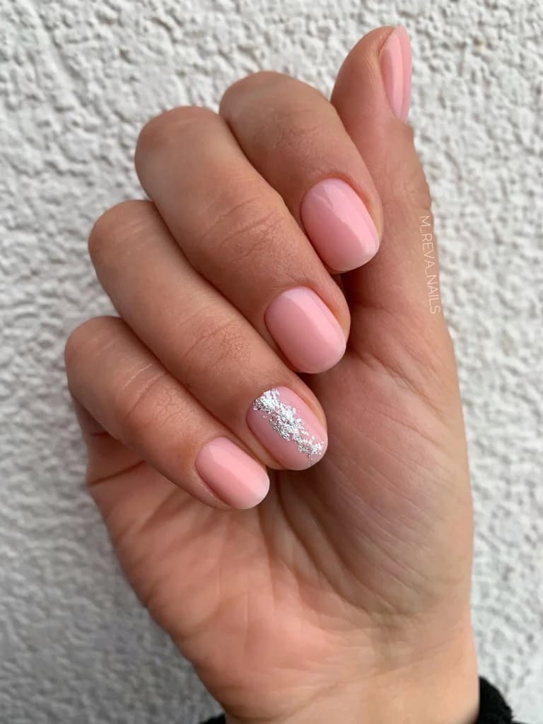 Ещё 2 фото услуги Дизайн: слайдеры/стемпинг/фольга/полоски
