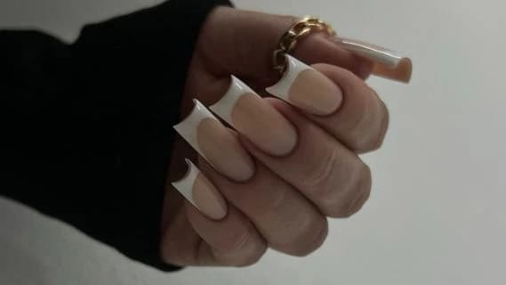 Фото услуги Маникюр+ реставрация всех ногтей+френч