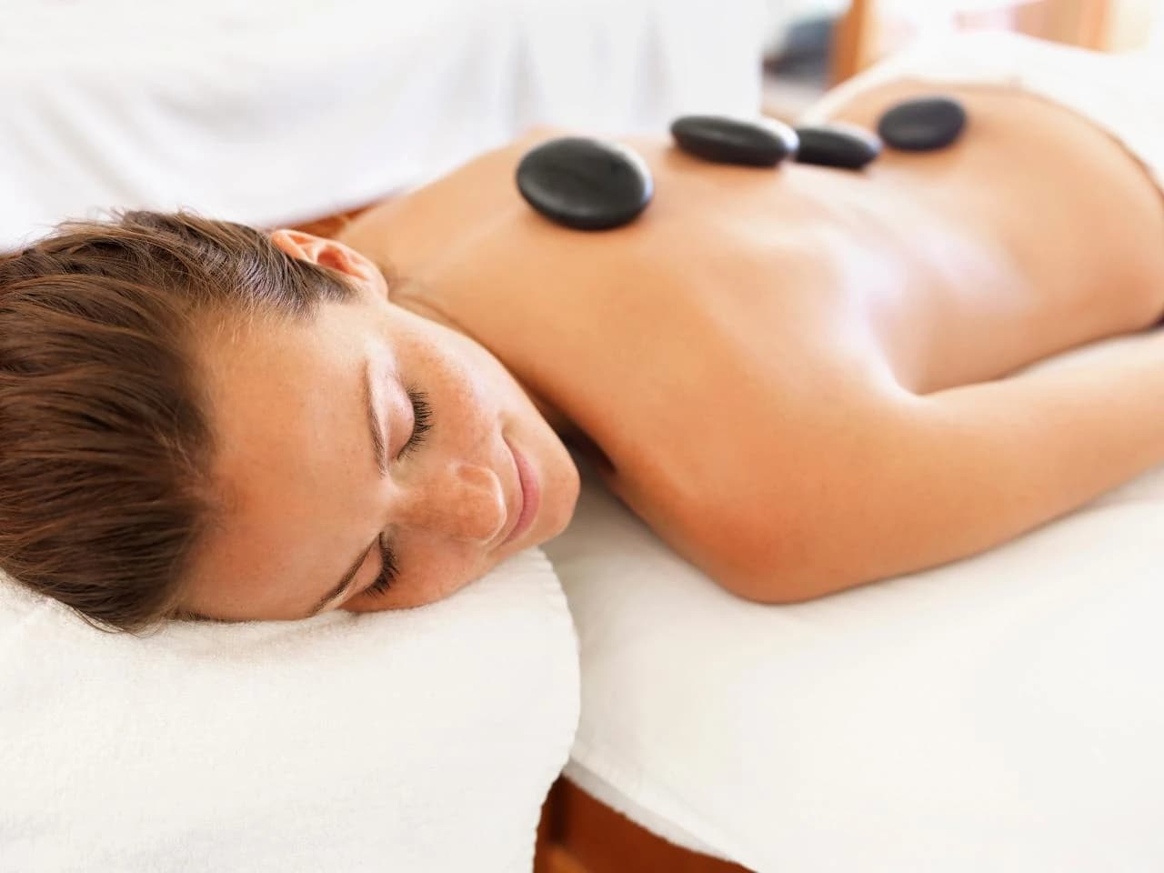 Записаться на услугу Массаж горячими камнями «Stone massage»