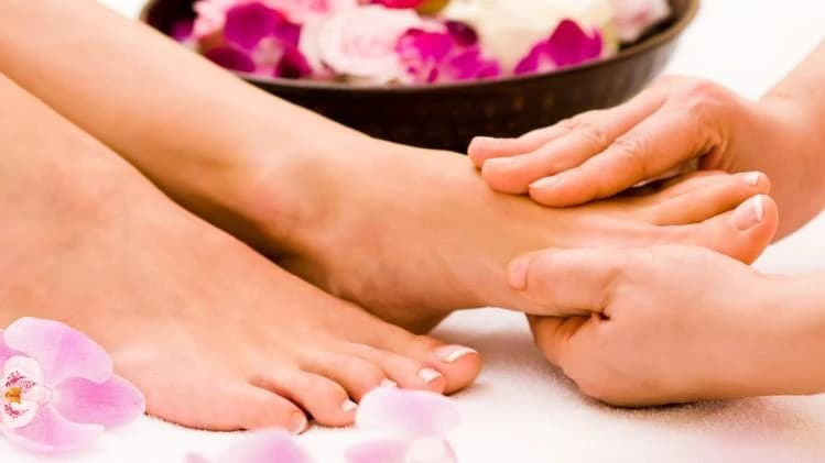 Записаться на услугу SPA педикюр с покрытием гель-лак