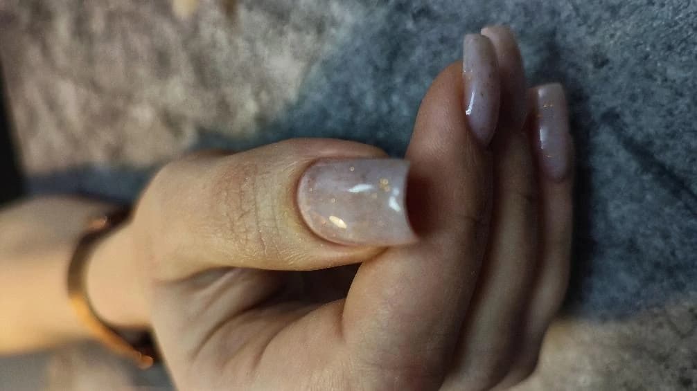 Фото услуги Комбиманикюр+однотонное покрытие (укрепление гелем, укрепление пудрой, мелкий ремонт)