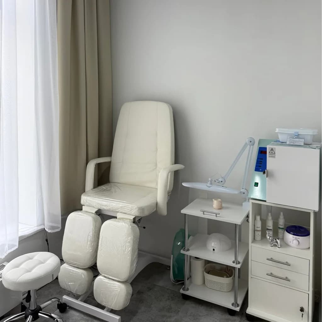 Фото салона NAIL ROOM (2)