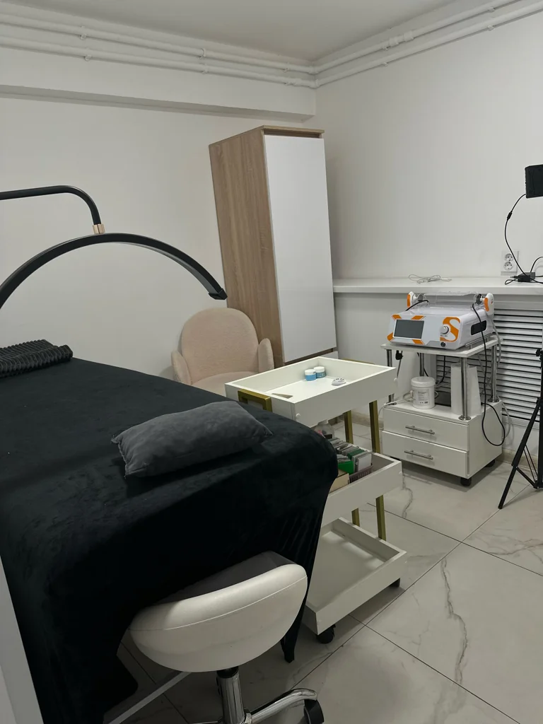 Салон LaBeauty studio Москва Сельскохозяйственная , 17 к1, Маникюр -1001, ресницы -1009 (фото 5)