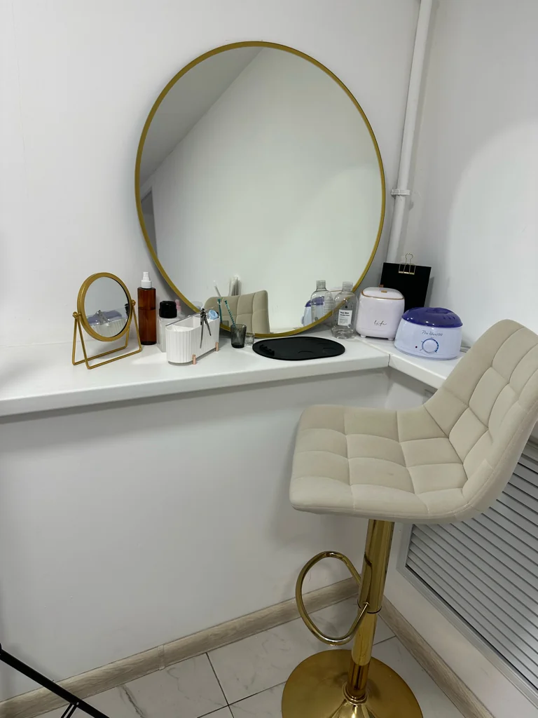 Салон LaBeauty studio Москва Сельскохозяйственная , 17 к1, Маникюр -1001, ресницы -1009 (фото 3)