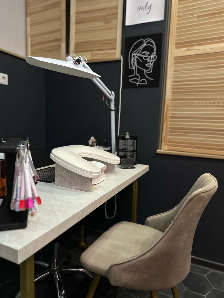 Салон LaBeauty studio Москва Сельскохозяйственная , 17 к1, Маникюр -1001, ресницы -1009 (фото 9)