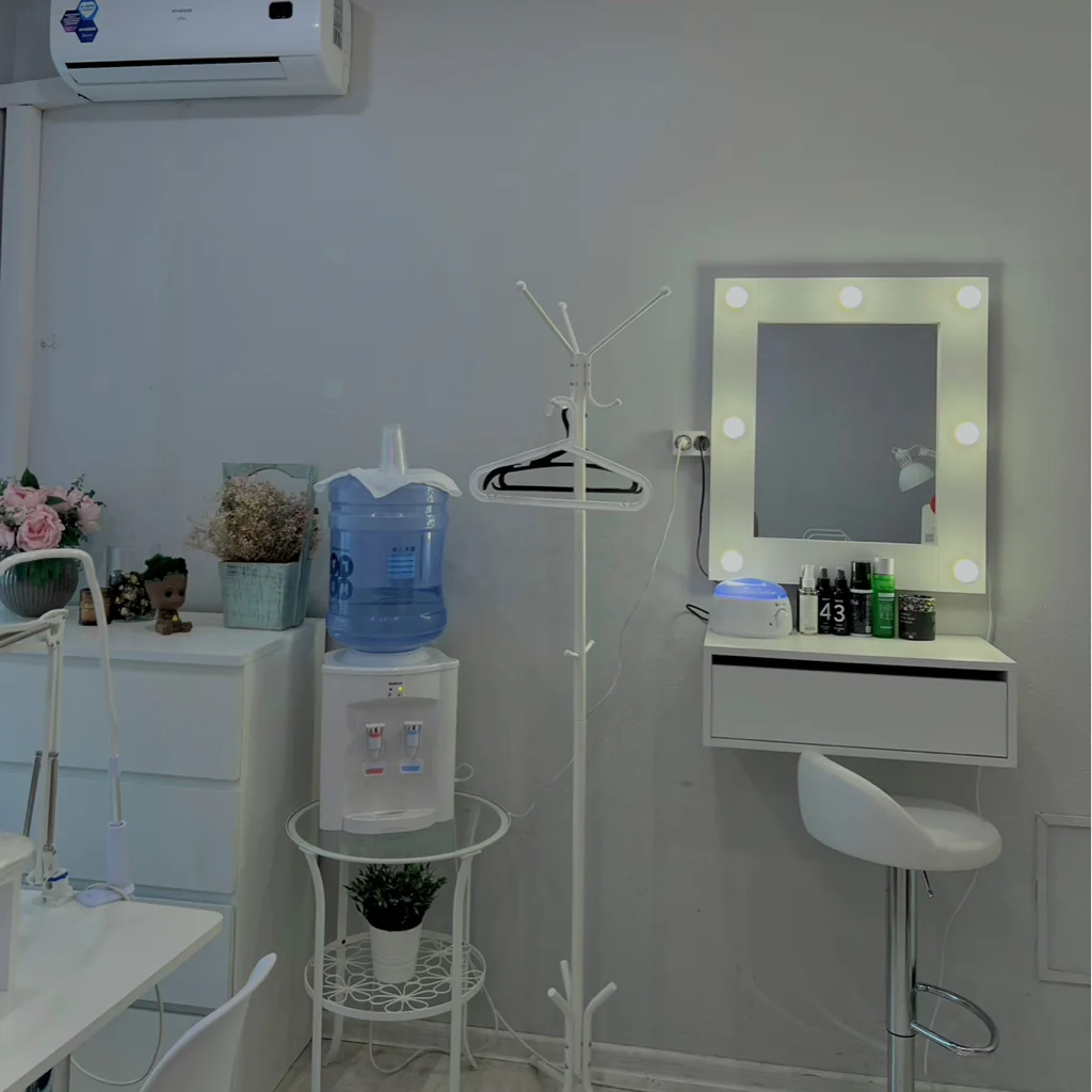 Салон Nails Shine Studio Москва Большая Серпуховская, 32/1 (фото 3)