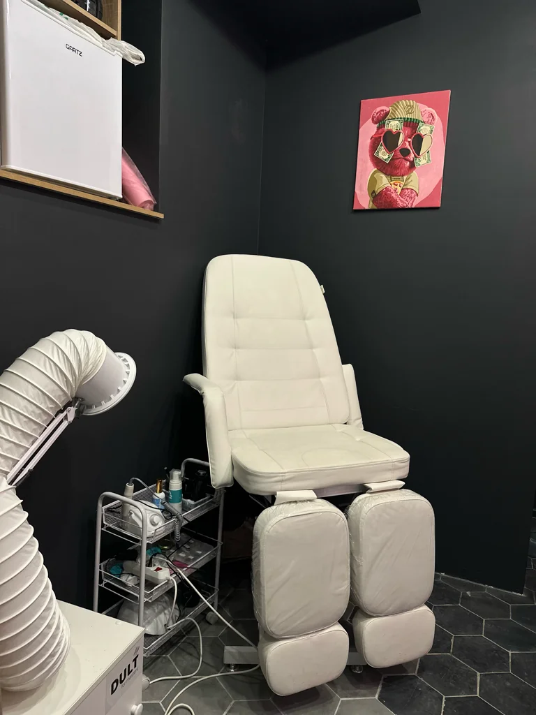 Салон LaBeauty studio Москва Сельскохозяйственная , 17 к1, Маникюр -1001, ресницы -1009 (фото 10)
