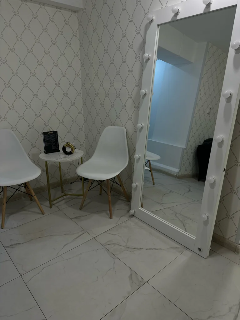 Салон LaBeauty studio Москва Сельскохозяйственная , 17 к1, Маникюр -1001, ресницы -1009 (фото 2)