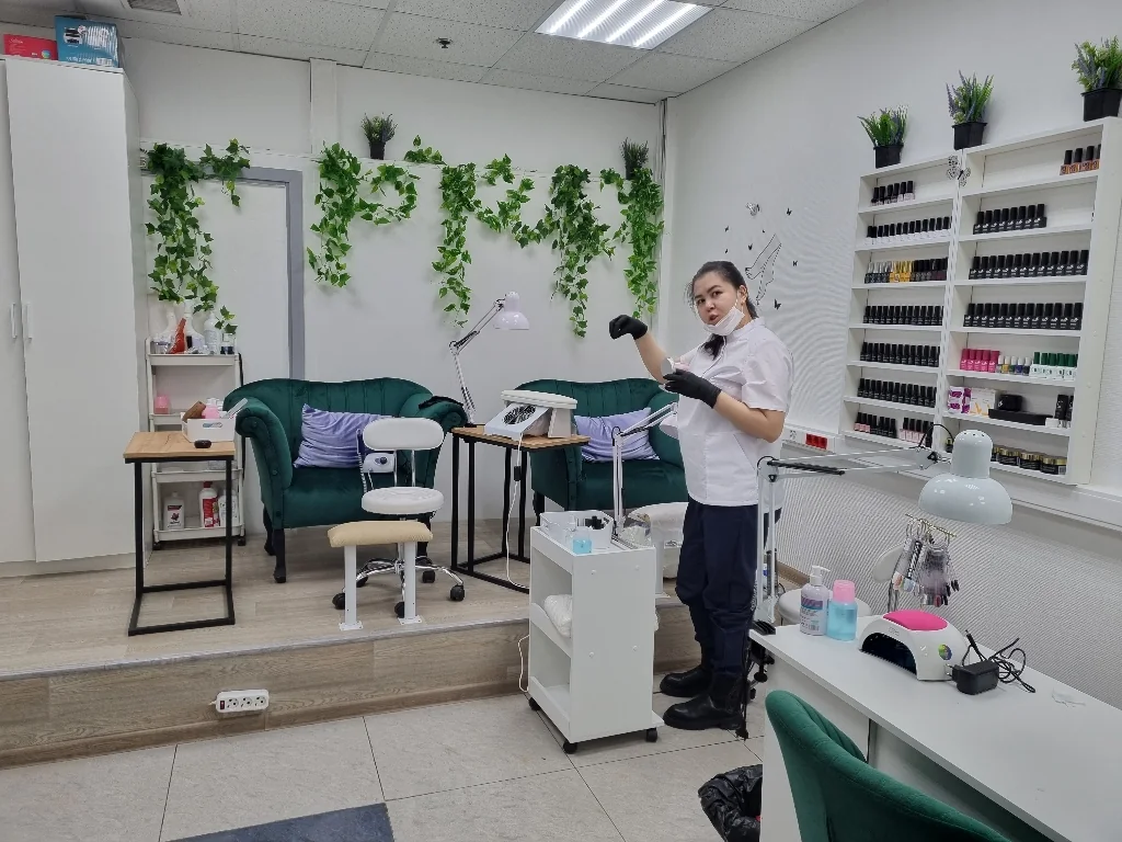 Салон Lora nails Москва Варшавское шоссе, 47, к. 4, офис (фото 2)