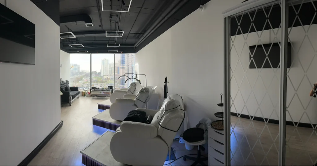 Салон Kristina Li beauty studio Москва Варшавское шоссе, 150к2, 8 этаж, 802 (фото 9)