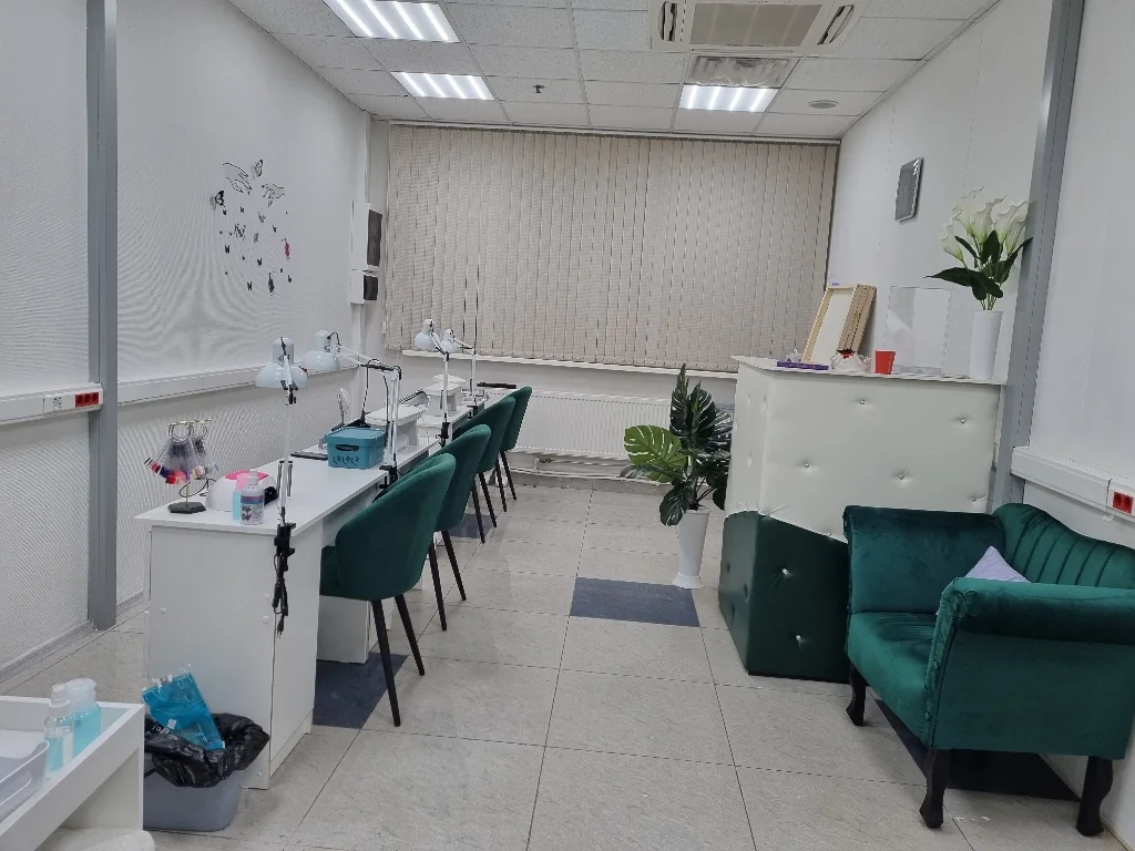 Салон Lora nails Москва Варшавское шоссе, 47, к. 4, офис (фото 3)